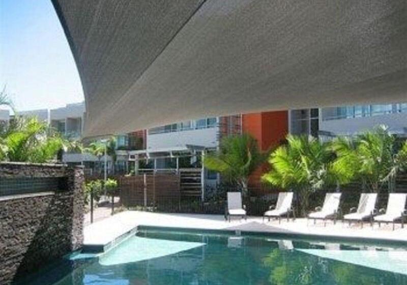 בית מלון כפרי Peninsula Airlie Beach