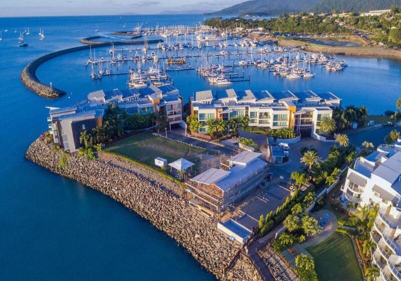 בית מלון כפרי Peninsula Airlie Beach