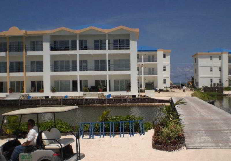 בית מלון כפרי Reef Village