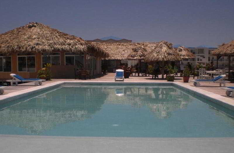 בית מלון כפרי Reef Village