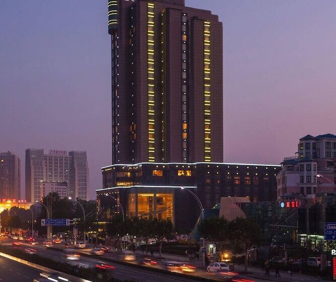 هتل Renaissance Wuhan