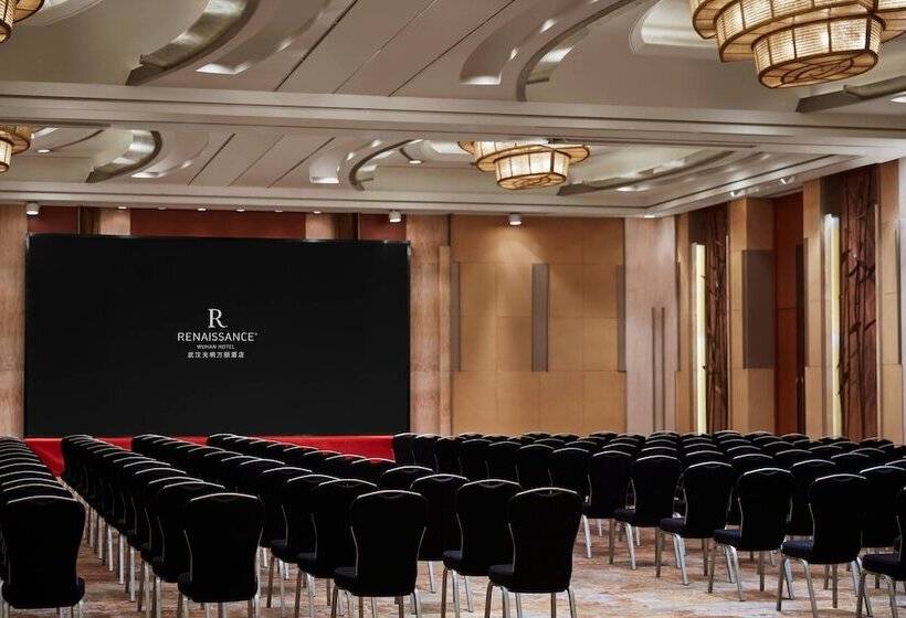 هتل Renaissance Wuhan