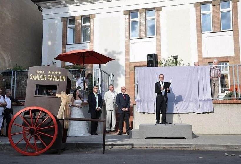 فندق Sandor Pavillon