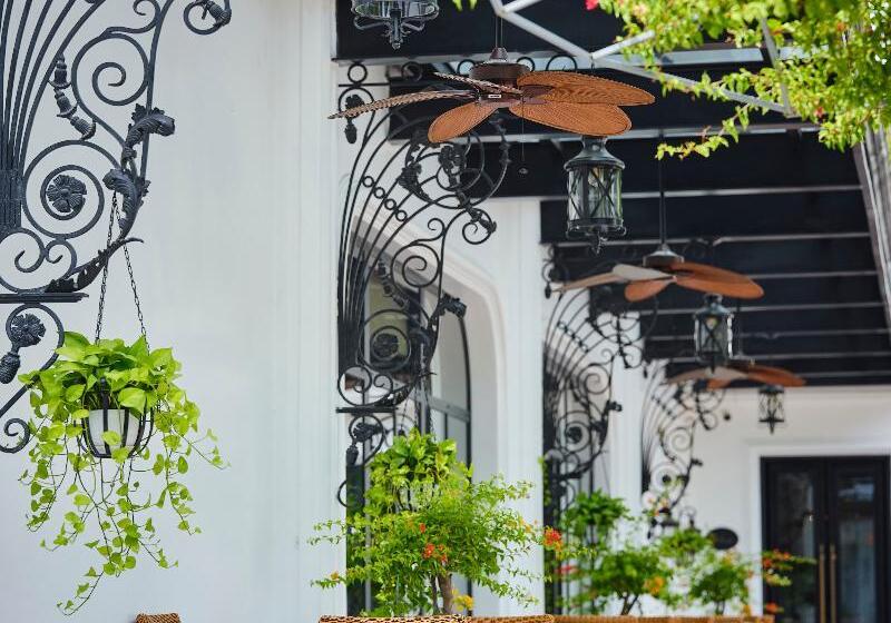 هتل Silk Path Grand Hue