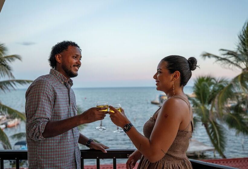 فندق Sunbreeze Suites