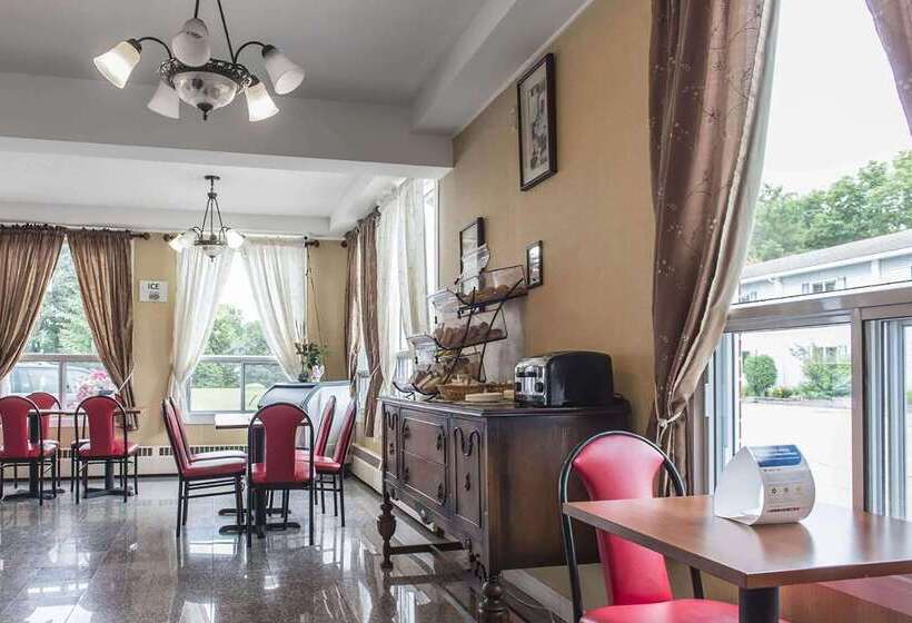 فندق Super 8 By Wyndham Pembroke