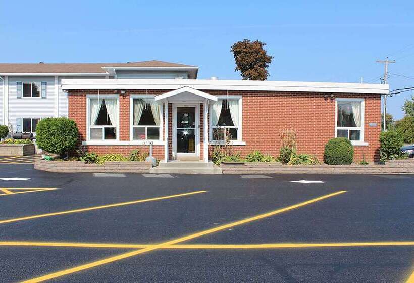 فندق Super 8 By Wyndham Pembroke