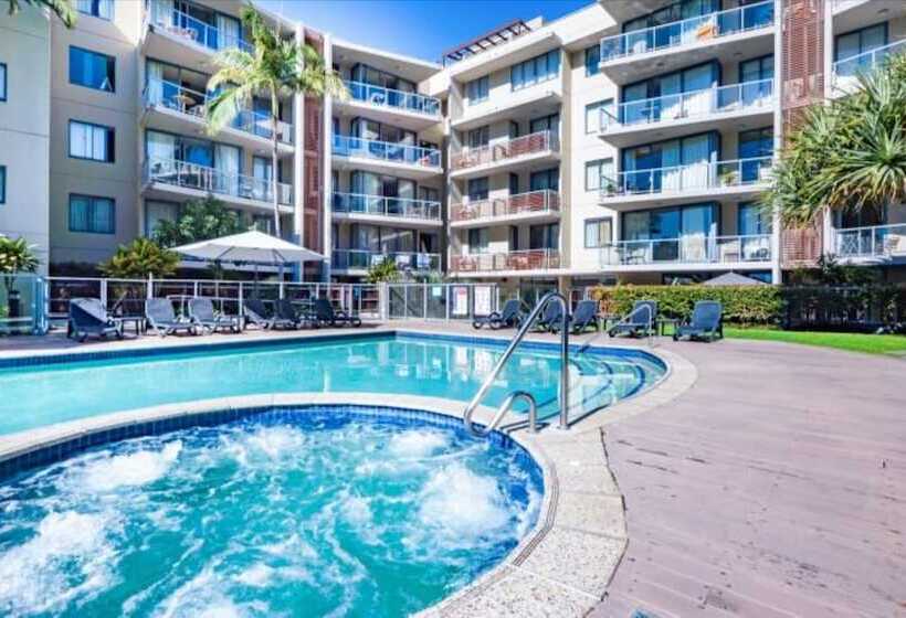 فندق Swell Resort Burleigh Heads