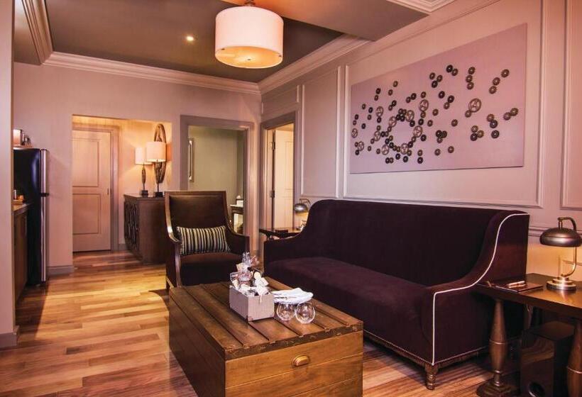 هتل The Cromwell