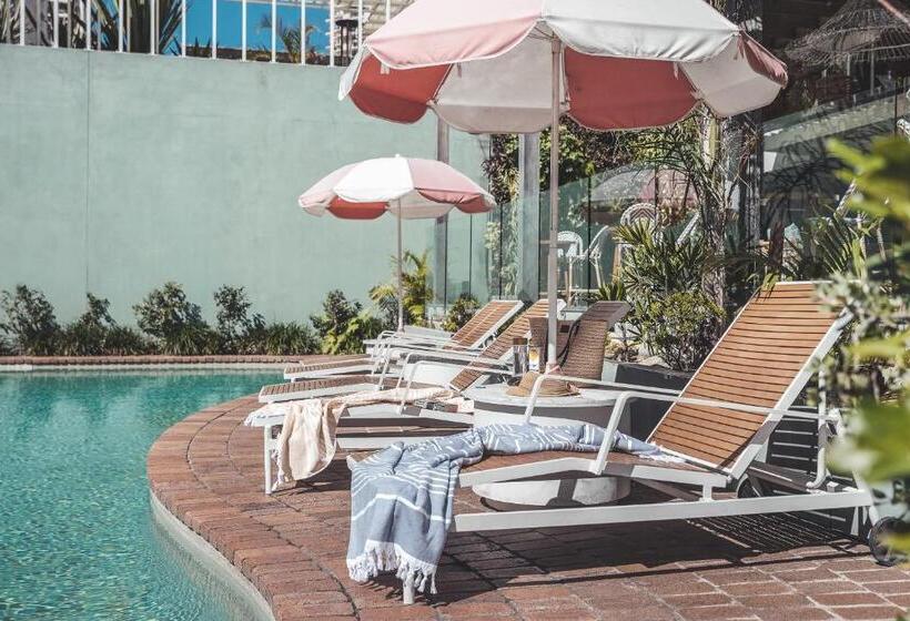 Отель The Island Gold Coast