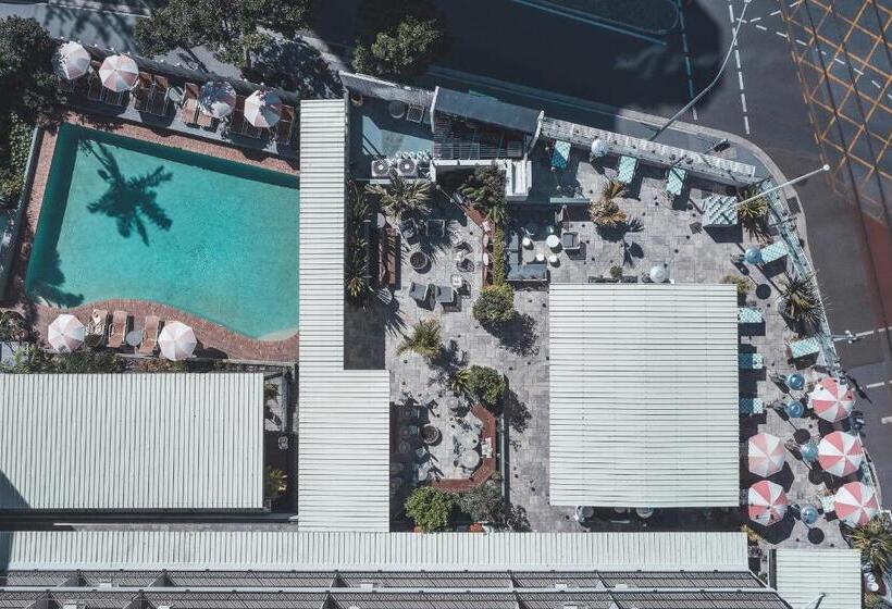 Отель The Island Gold Coast