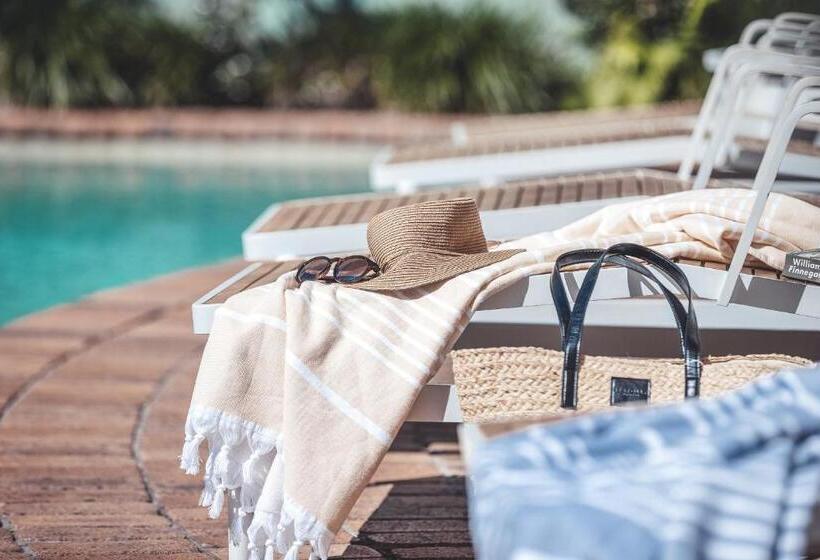 Отель The Island Gold Coast