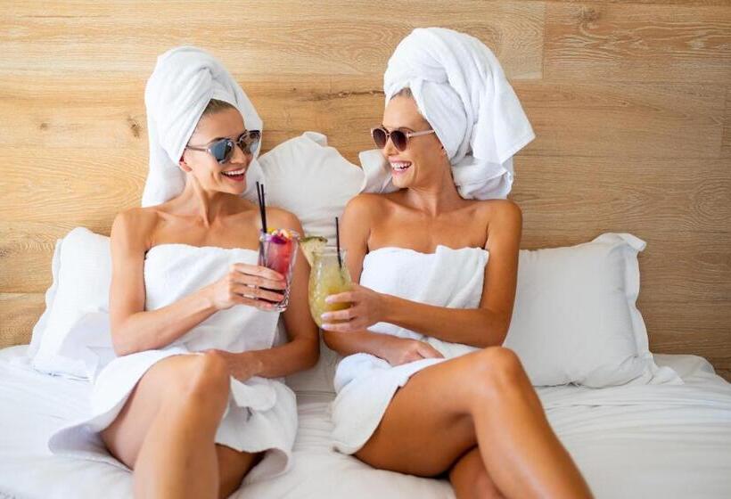 Отель The Island Gold Coast