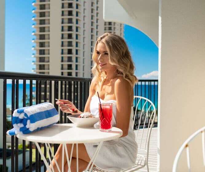 Отель The Island Gold Coast