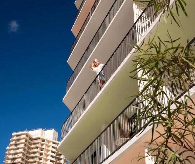 Отель The Island Gold Coast