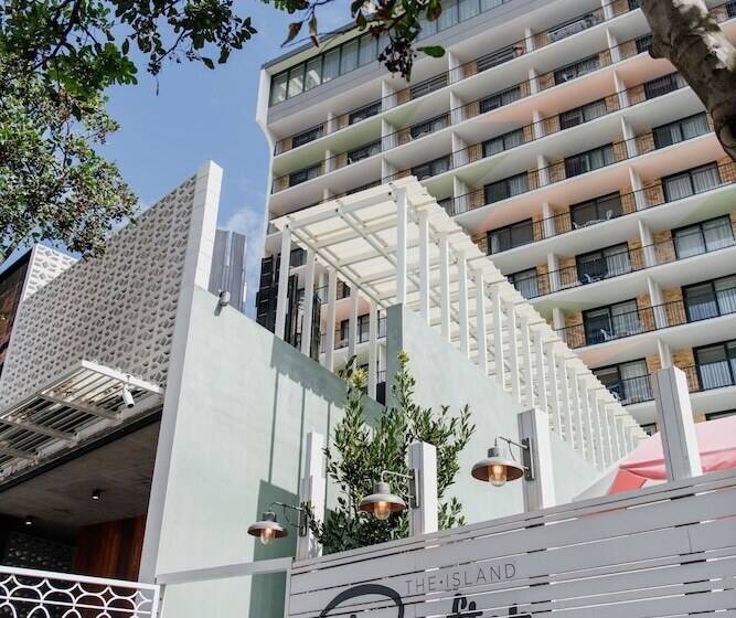 Отель The Island Gold Coast