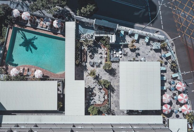 Отель The Island Gold Coast