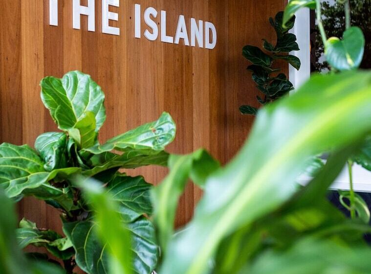 Отель The Island Gold Coast