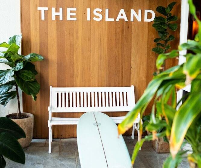 Отель The Island Gold Coast