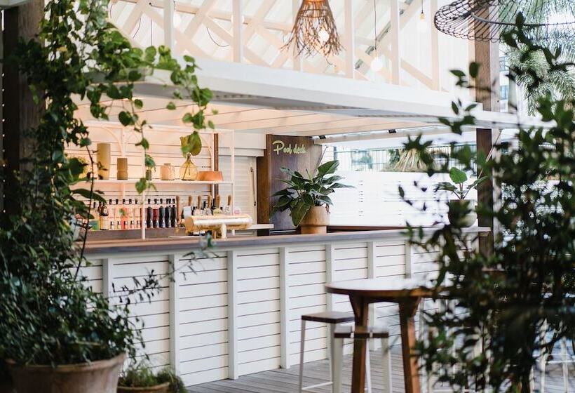 Отель The Island Gold Coast