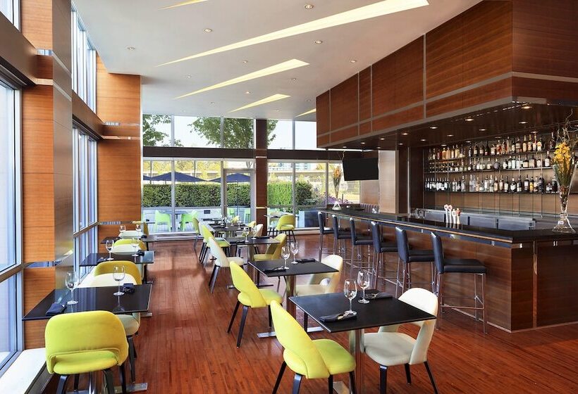 فندق The Westin Wall Centre, Vancouver Airport