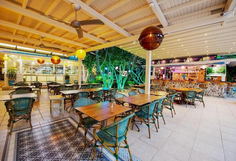 ホテル Tonoz Beach