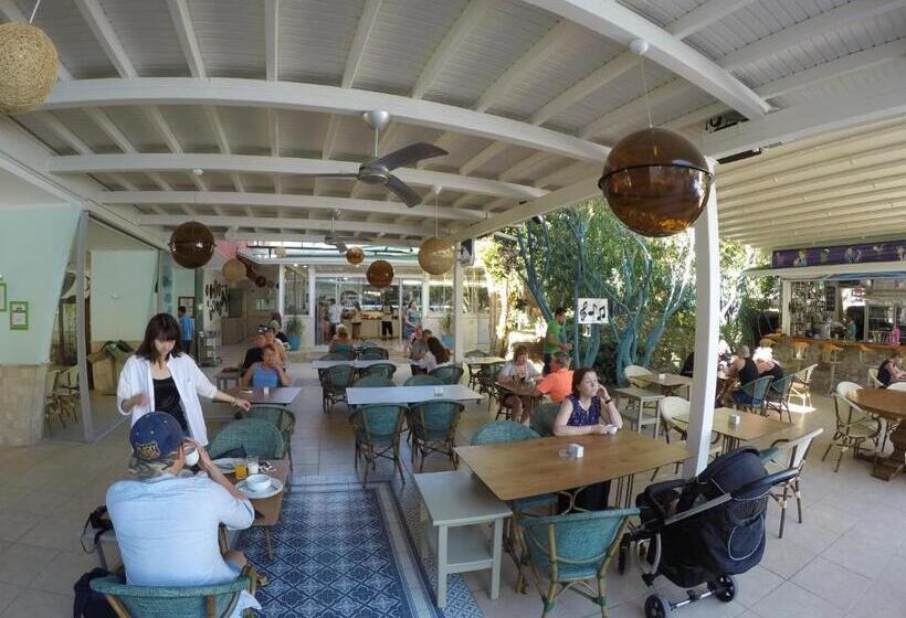 ホテル Tonoz Beach