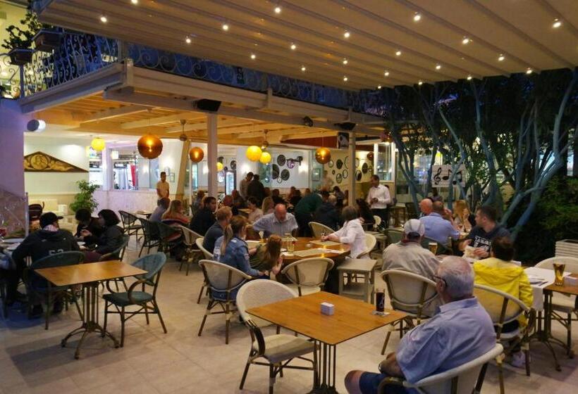 ホテル Tonoz Beach