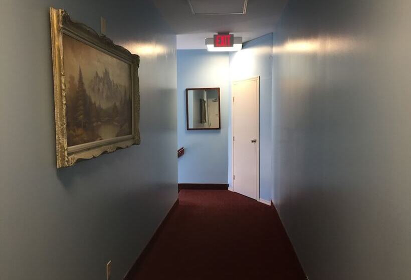 فندق Travel Inn & Suites Innisfail