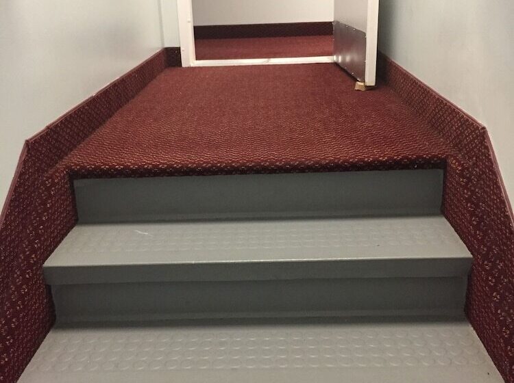 فندق Travel Inn & Suites Innisfail