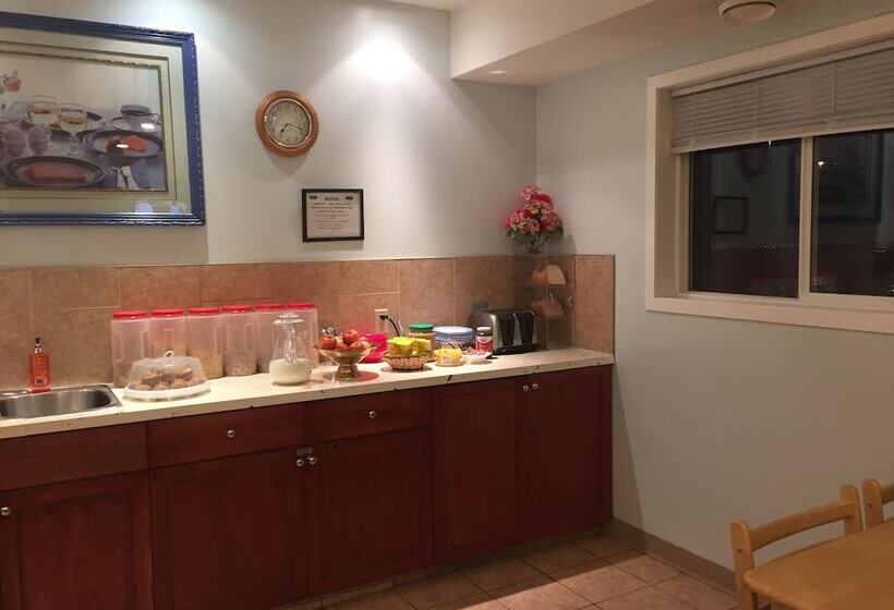 فندق Travel Inn & Suites Innisfail