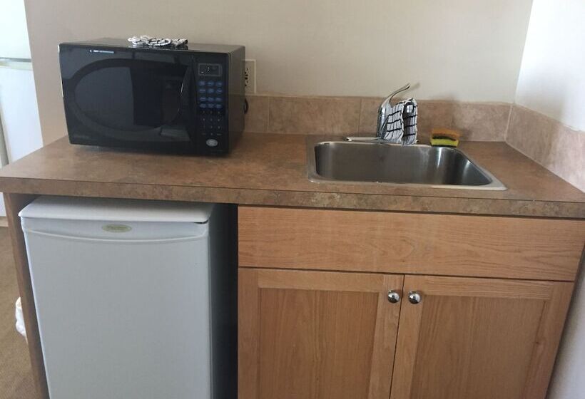 فندق Travel Inn & Suites Innisfail