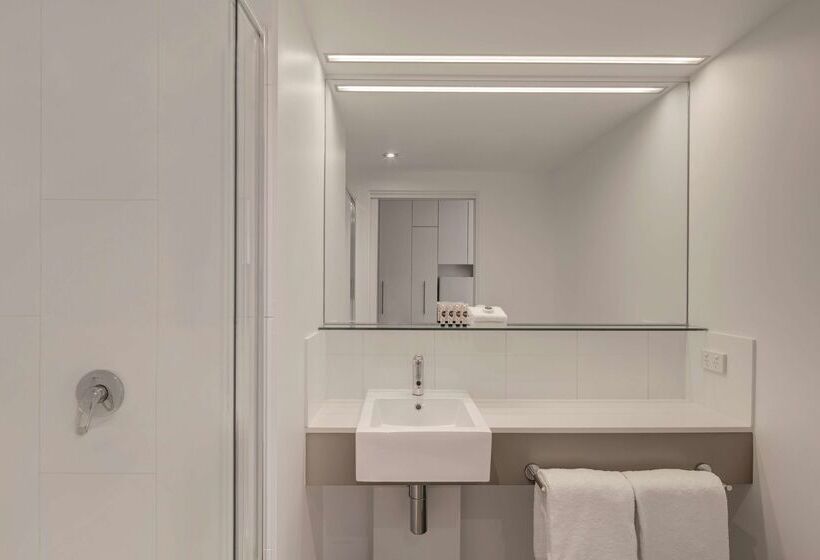 Travelodge Hotel Melbourne Docklands