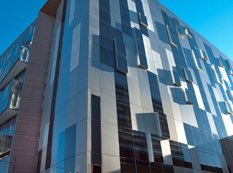 Travelodge Hotel Melbourne Docklands