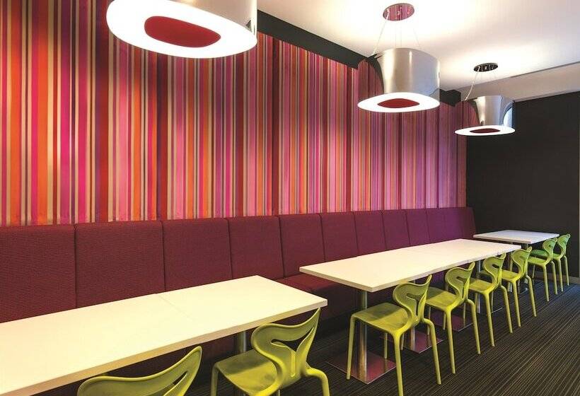 Travelodge Hotel Melbourne Docklands