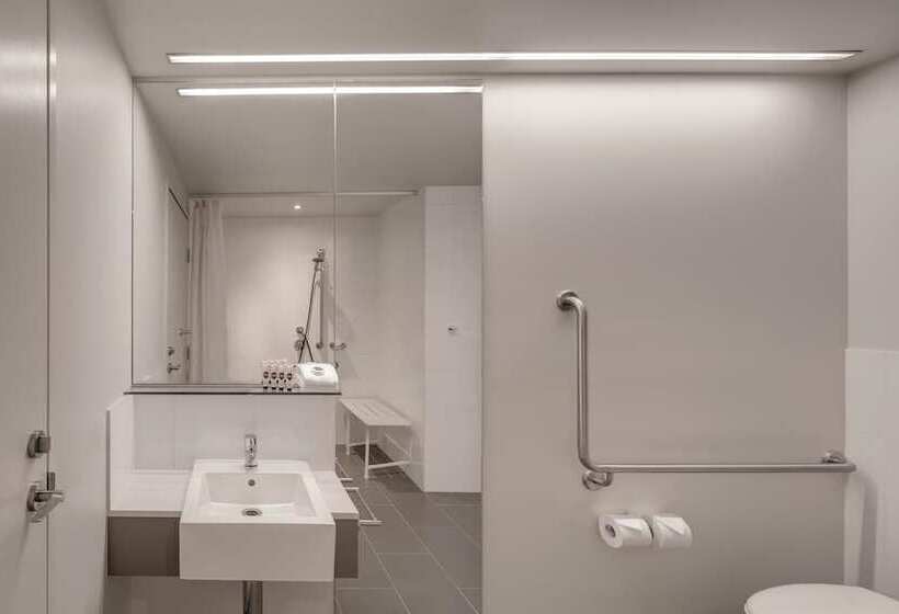 Travelodge Hotel Melbourne Docklands