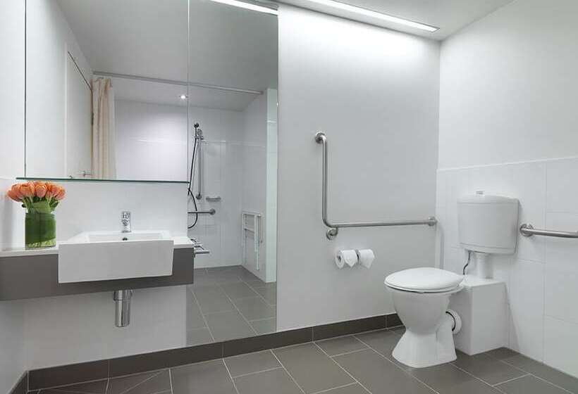 Travelodge Hotel Melbourne Docklands