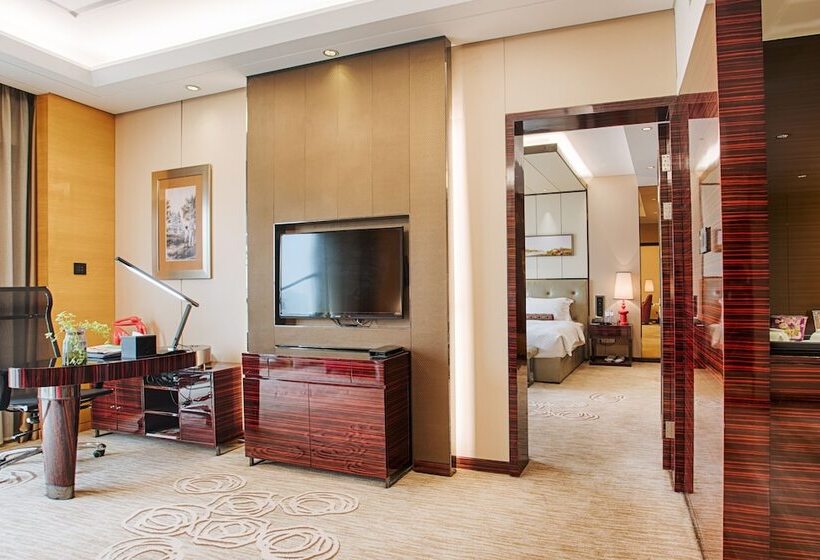 Отель Vaya International