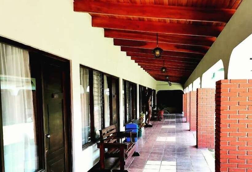 هتل Wagelia Turrialba