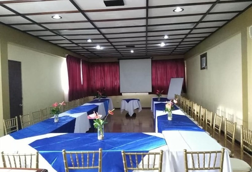 هتل Wagelia Turrialba