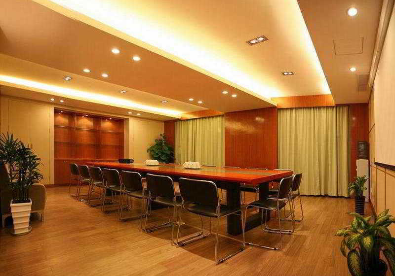 فندق Yijia Business Inn