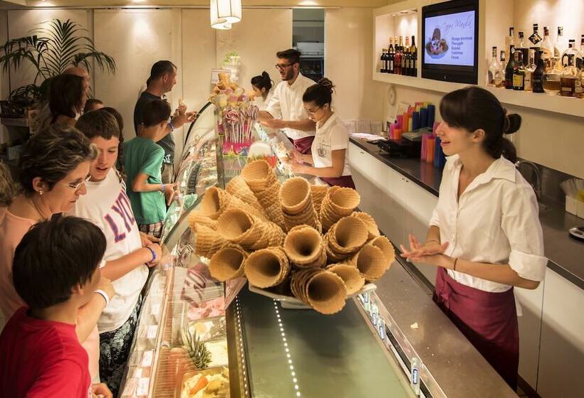 Hu Norcenni Girasole Village