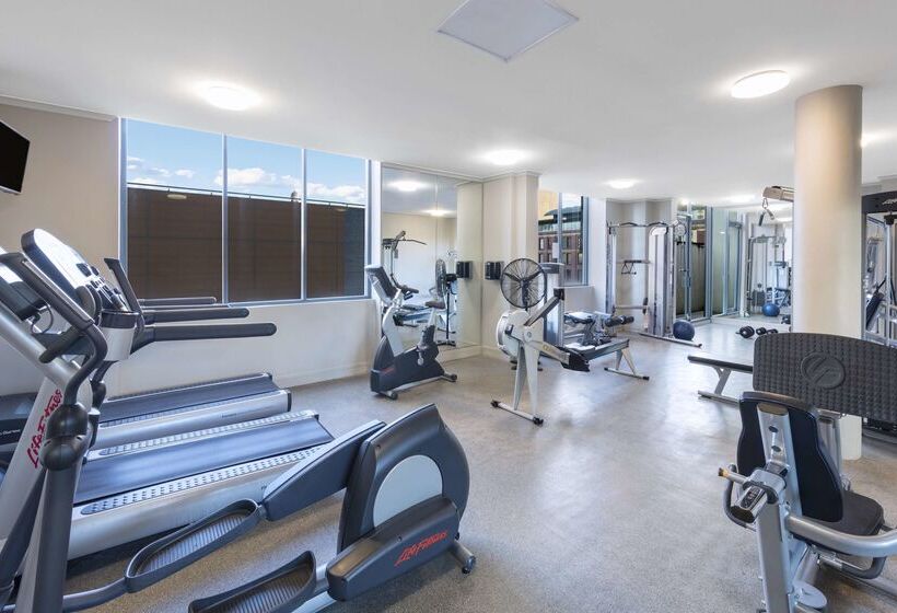 Oaks Sydney Castlereagh Suites