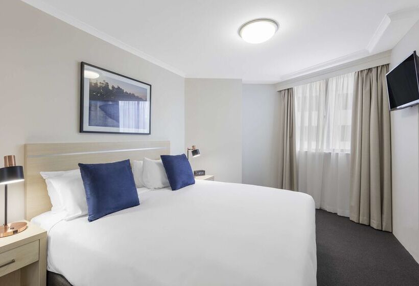 Oaks Sydney Castlereagh Suites