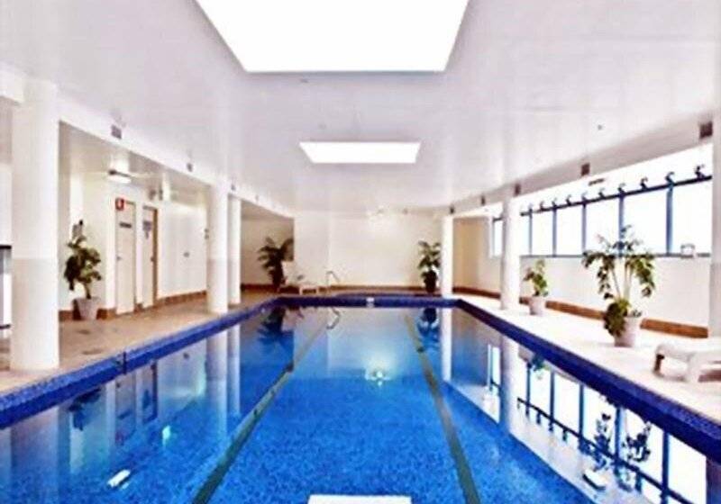 Oaks Sydney Castlereagh Suites