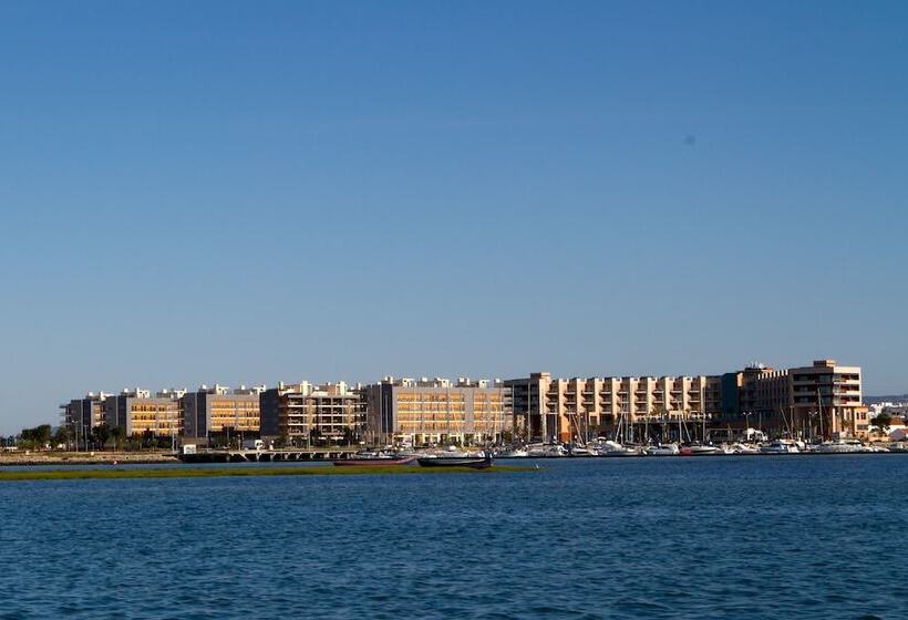 Real Marina Residence