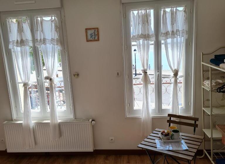 مبيت وإفطار Les Mouettes Blessées