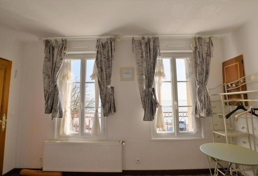 住宿加早餐  Les Mouettes Blessées