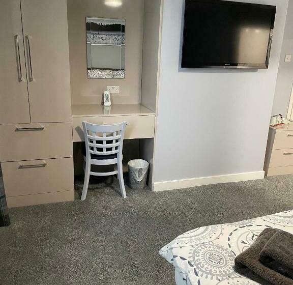 مبيت وإفطار The Halfway House Inn