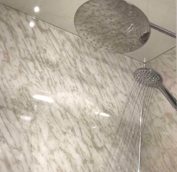 مبيت وإفطار The Halfway House Inn